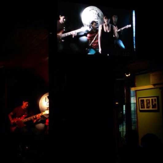 Concierto en el Búho Real para el ciclo de poesía dialogada LAS MUSAS SE MUDAN, Madrid, 2015.