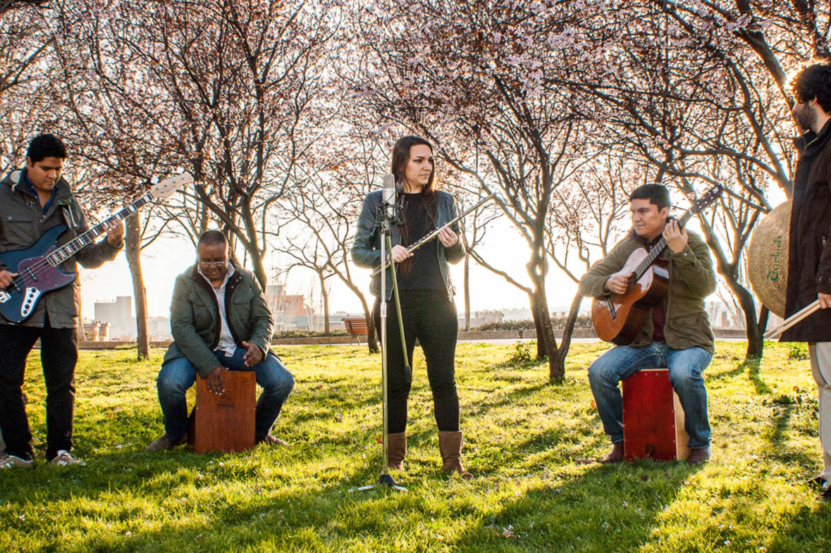 The Muse is Music por Christian Avalos
Melhinda_H, Jaime Alfario Noriega, Gabriel Espinoza Olórtiga, Jorge luis Diaz Silva "Choco"