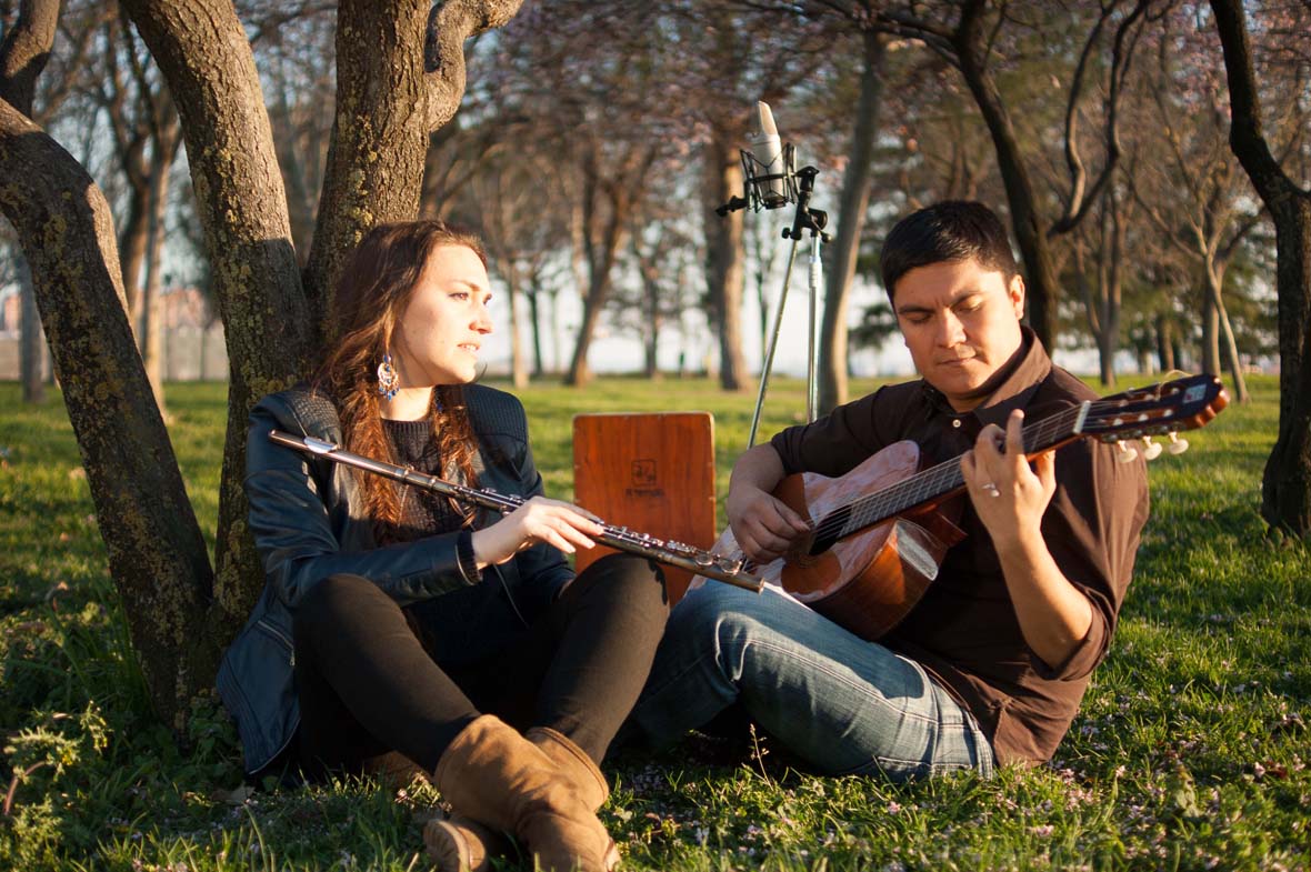 The Muse is Music por Christian Avalos
Melhinda_H, Jaime Alfario Noriega