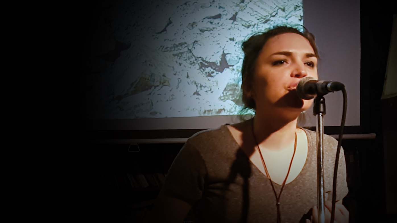 Concierto de presentación del poemario-fotográfico "Las Estrellas También" de Melhinda_H en el café María Pandora el 27/09/2017 en Madrid con la banda poético-musial THE MUSE IS MUSIC.